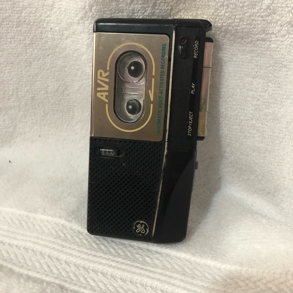 Vintage GE micro cassette recorder model number 3-5376B - Picture 1 of 12